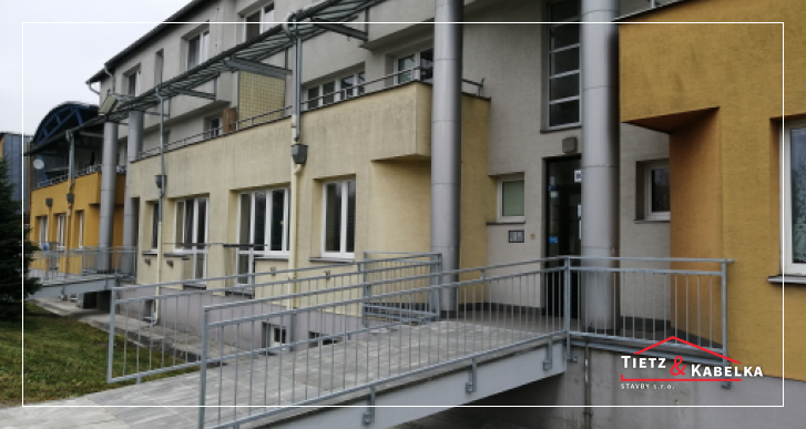 Rekonstrukce vstupních částí bytového domu Albrechtice